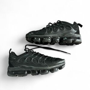 Black Nike Vapor Max Plus trainers in a triple black colorway   Size 8